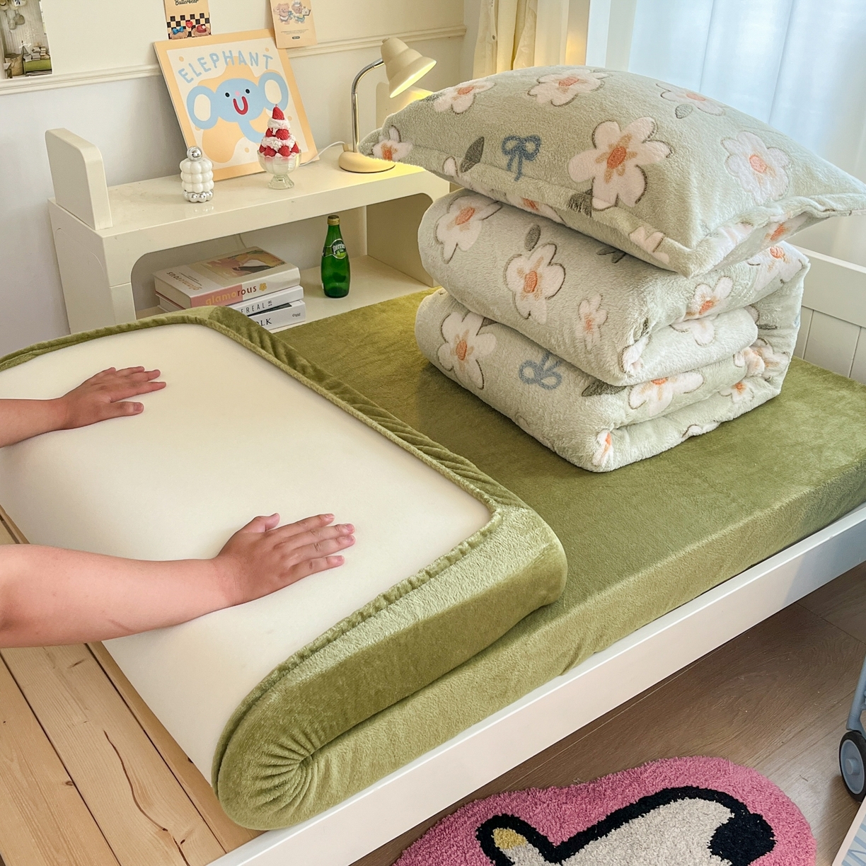 91家纺网 家纺一手货源 找家纺 川悦生活 2025新款立体雪花绒印花四件套学生床系列一场景二 奶芙小花