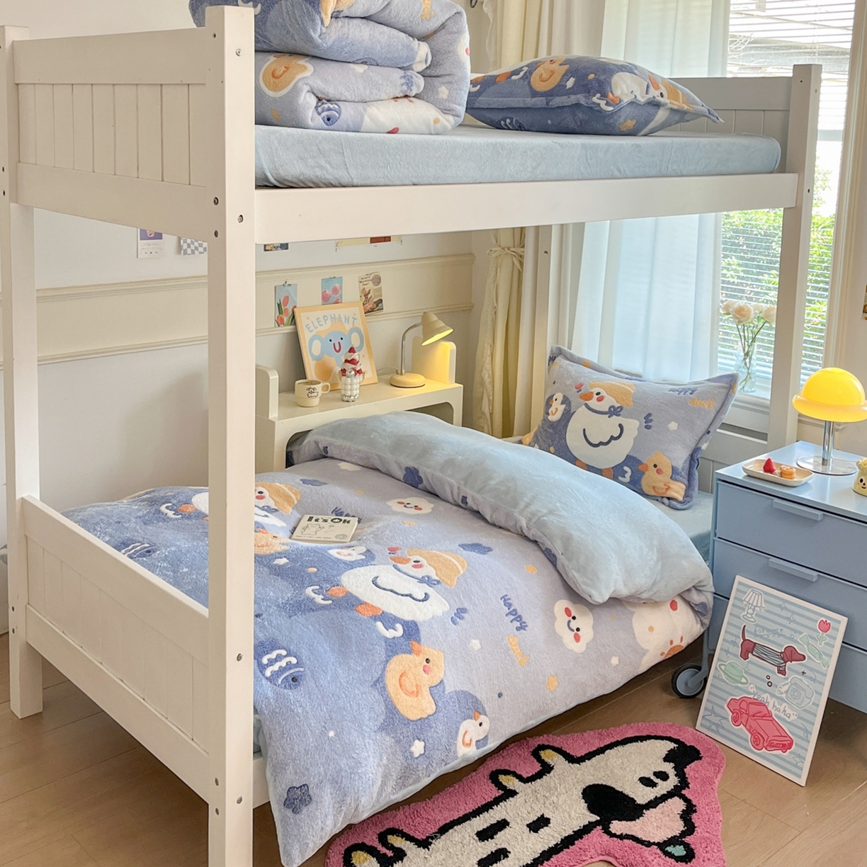 91家纺网 家纺一手货源 找家纺 川悦生活 2025新款立体雪花绒印花四件套学生床系列一场景二 哒哒鸭丫