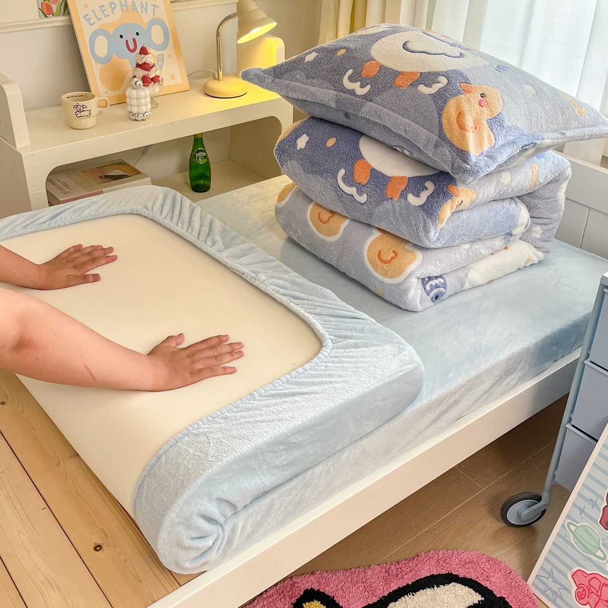 91家纺网 家纺一手货源 找家纺 川悦生活 2025新款立体雪花绒印花四件套学生床系列一场景二 哒哒鸭丫