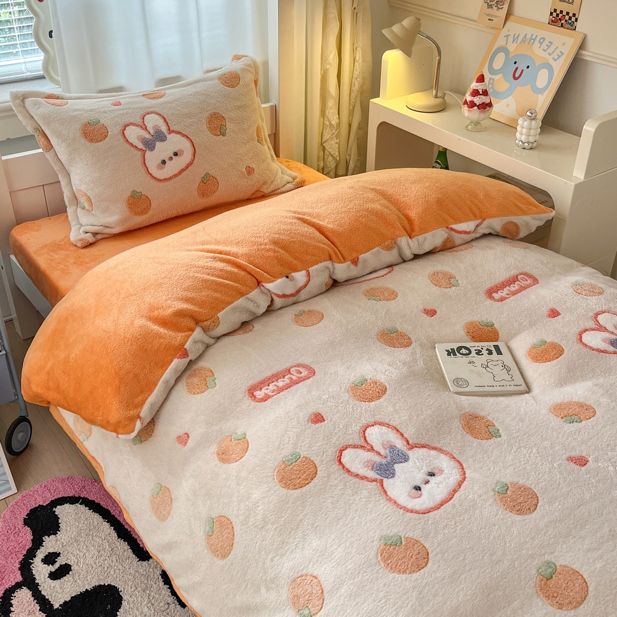 91家纺网 家纺一手货源 找家纺 川悦生活 2025新款立体雪花绒印花四件套学生床系列一场景二 橘兔