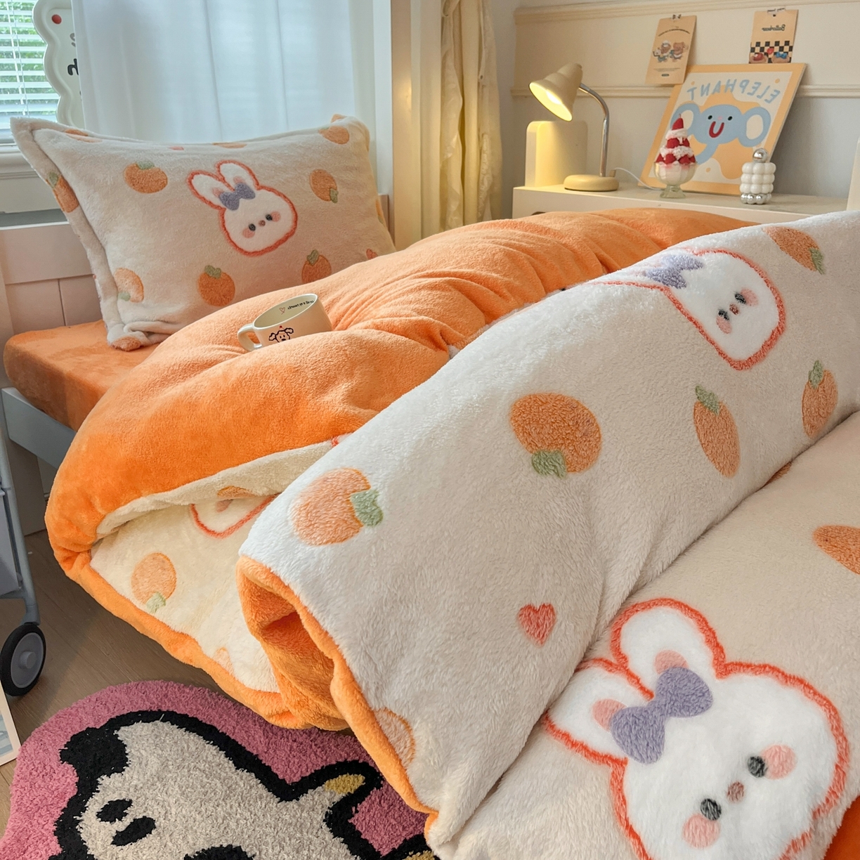 91家纺网 家纺一手货源 找家纺 川悦生活 2025新款立体雪花绒印花四件套学生床系列一场景二 橘兔