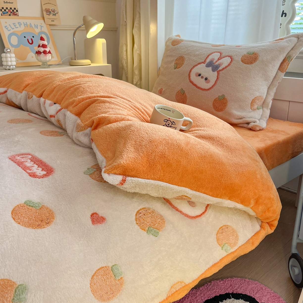 91家纺网 家纺一手货源 找家纺 川悦生活 2025新款立体雪花绒印花四件套学生床系列一场景二 橘兔