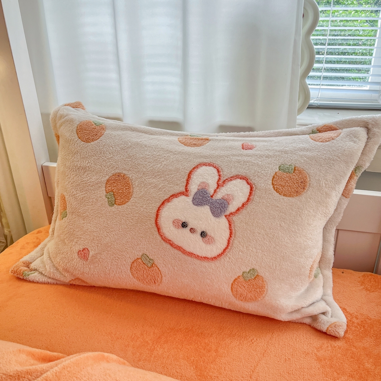 91家纺网 家纺一手货源 找家纺 川悦生活 2025新款立体雪花绒印花四件套学生床系列一场景二 橘兔