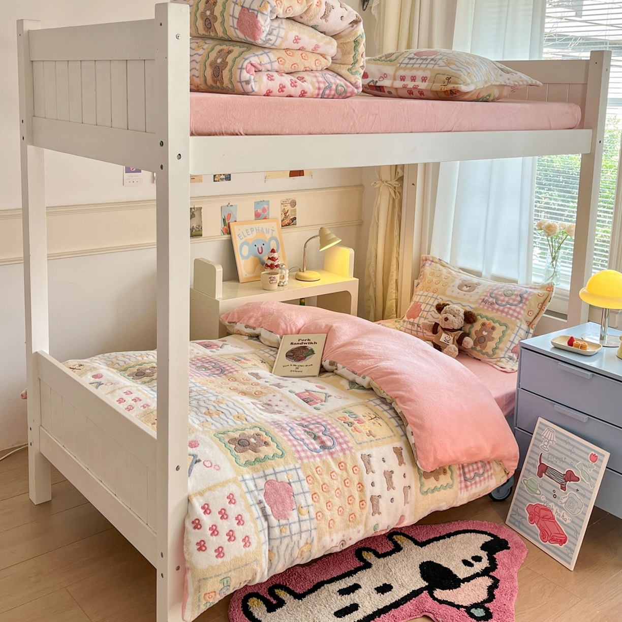 91家纺网 家纺一手货源 找家纺 川悦生活 2025新款立体雪花绒印花四件套学生床系列一场景二 嘎嘎小熊