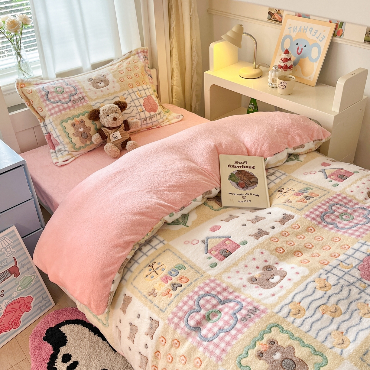 91家纺网 家纺一手货源 找家纺 川悦生活 2025新款立体雪花绒印花四件套学生床系列一场景二 嘎嘎小熊