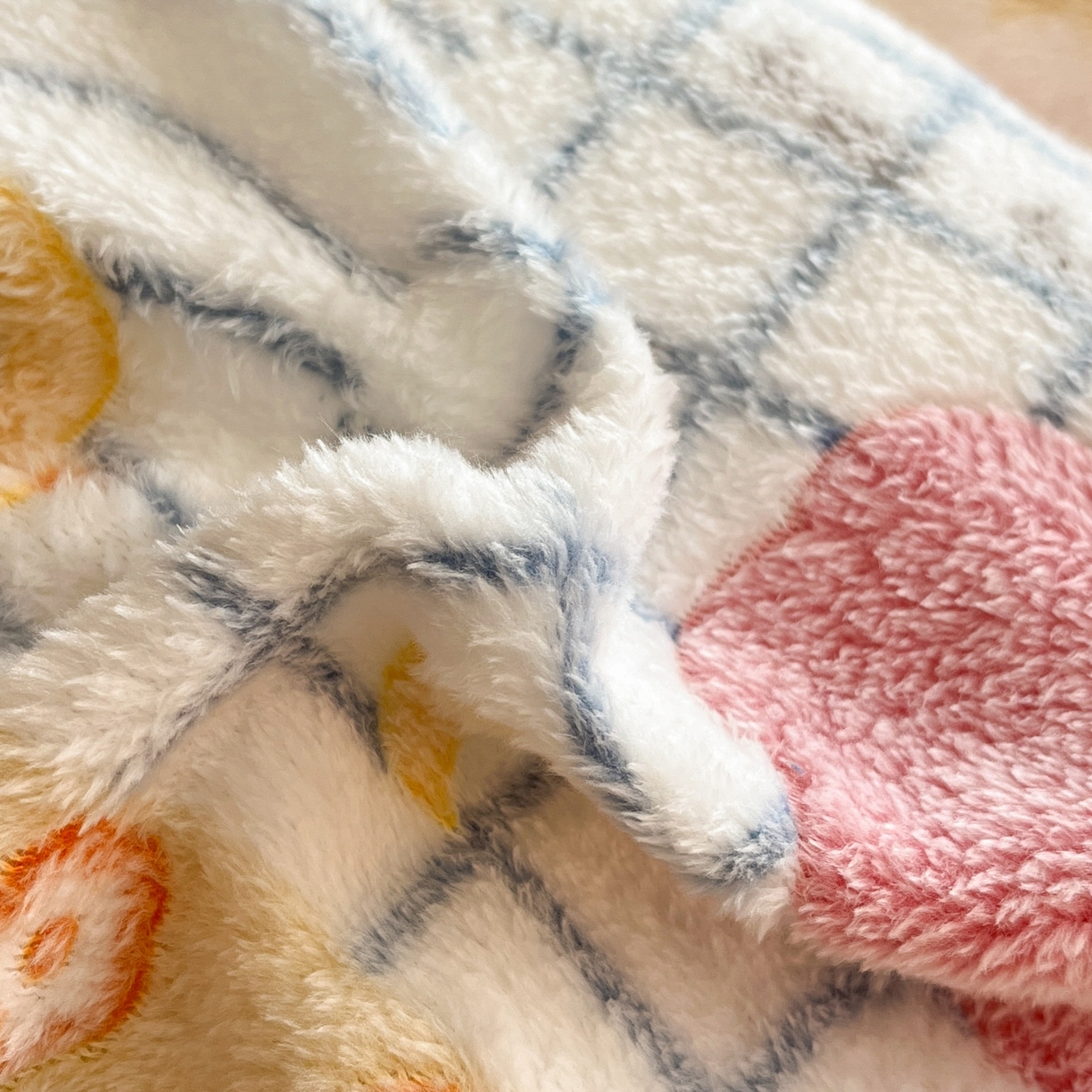 91家纺网 家纺一手货源 找家纺 川悦生活 2025新款立体雪花绒印花四件套学生床系列一场景二 嘎嘎小熊