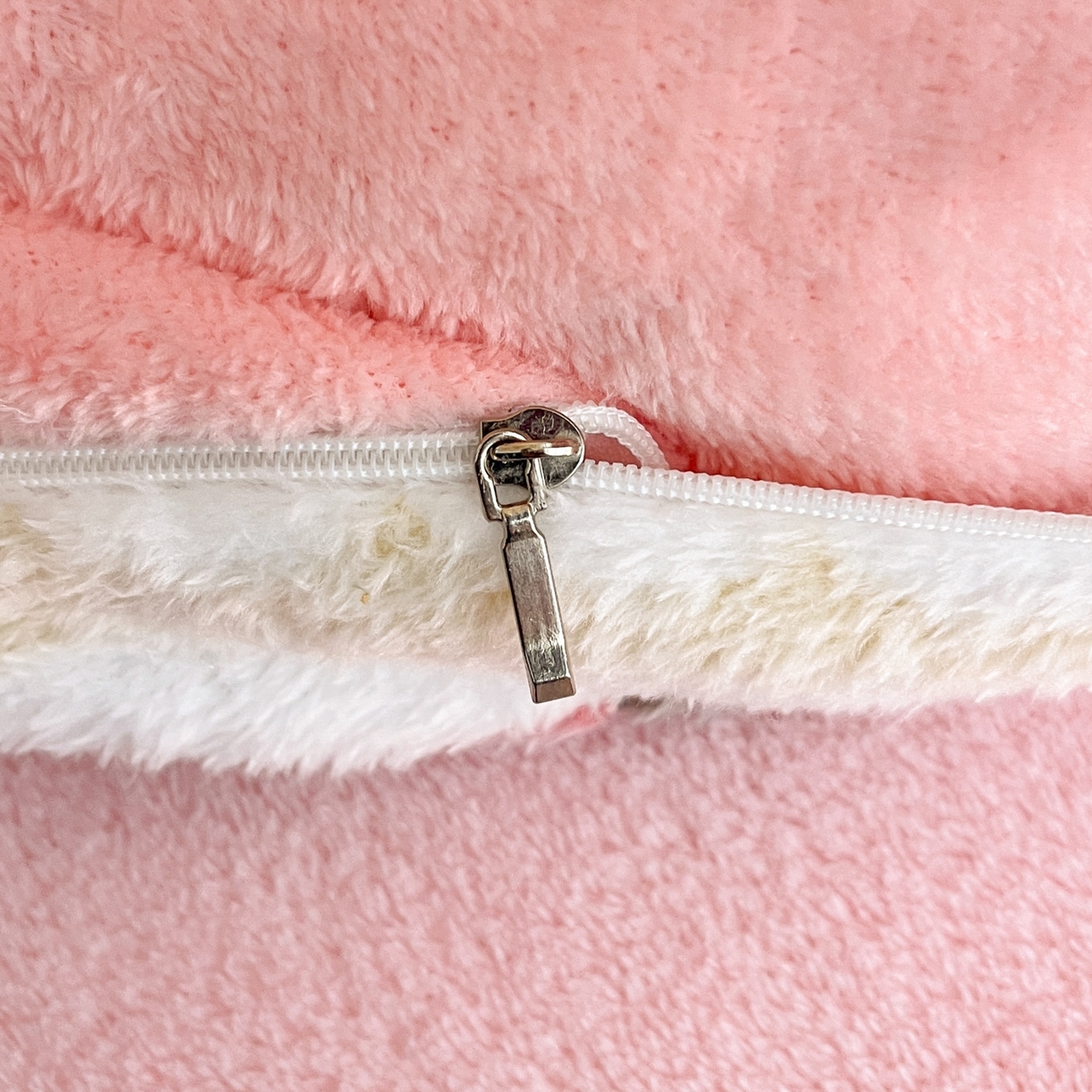 91家纺网 家纺一手货源 找家纺 川悦生活 2025新款立体雪花绒印花四件套学生床系列一场景二 嘎嘎小熊