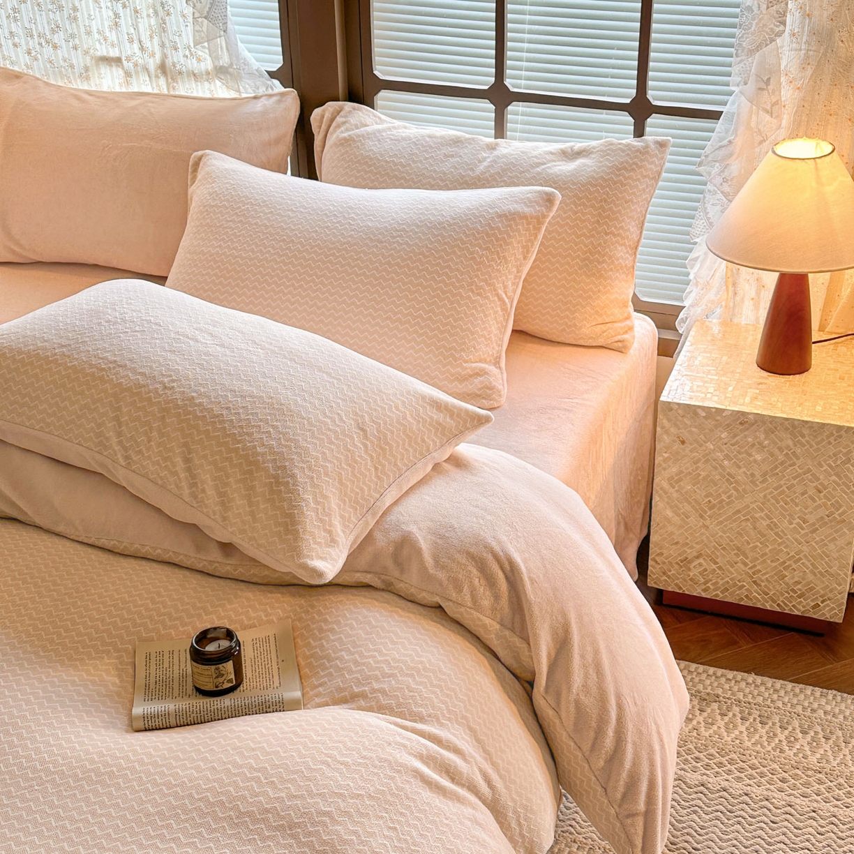 91家纺网 家纺一手货源 找家纺 蓝极人 2025新款色织阳离子提花牛奶绒四件套 色织-米杏