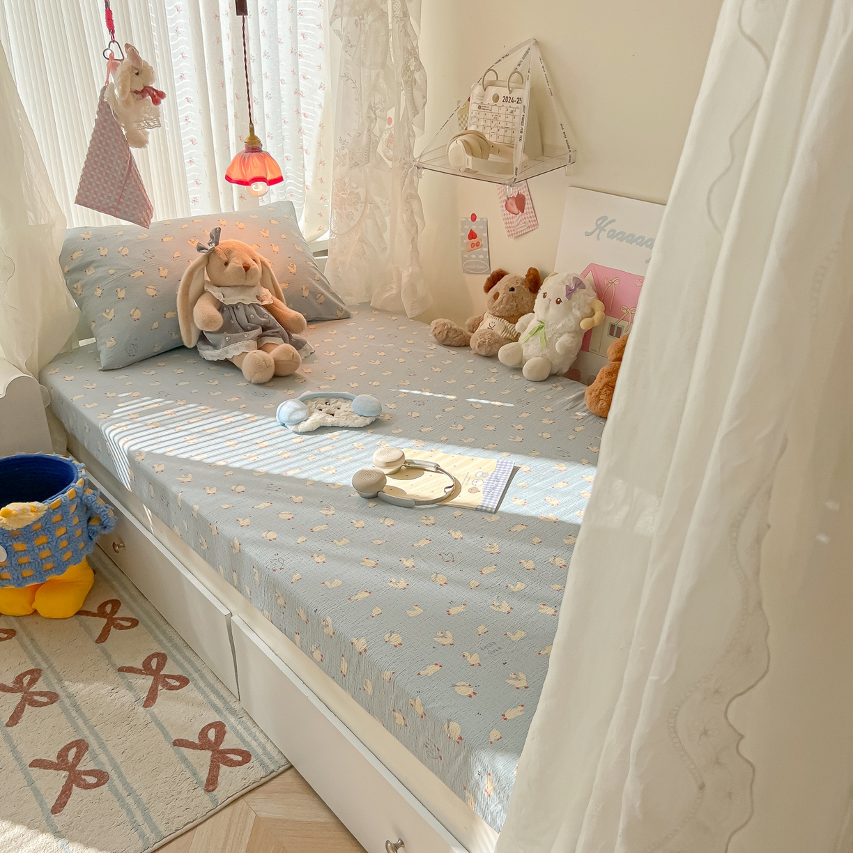 91家纺网 家纺一手货源 找家纺 韩巢家纺 2025新款A类学生宿舍上下铺床笠单件床垫保护罩枕套三件套 向天歌大鹅