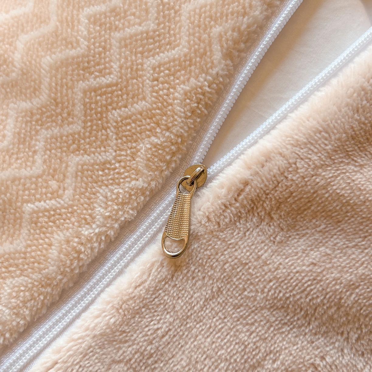 91家纺网 家纺一手货源 找家纺 蓝极人 2025新款色织阳离子提花牛奶绒四件套 色织-米杏