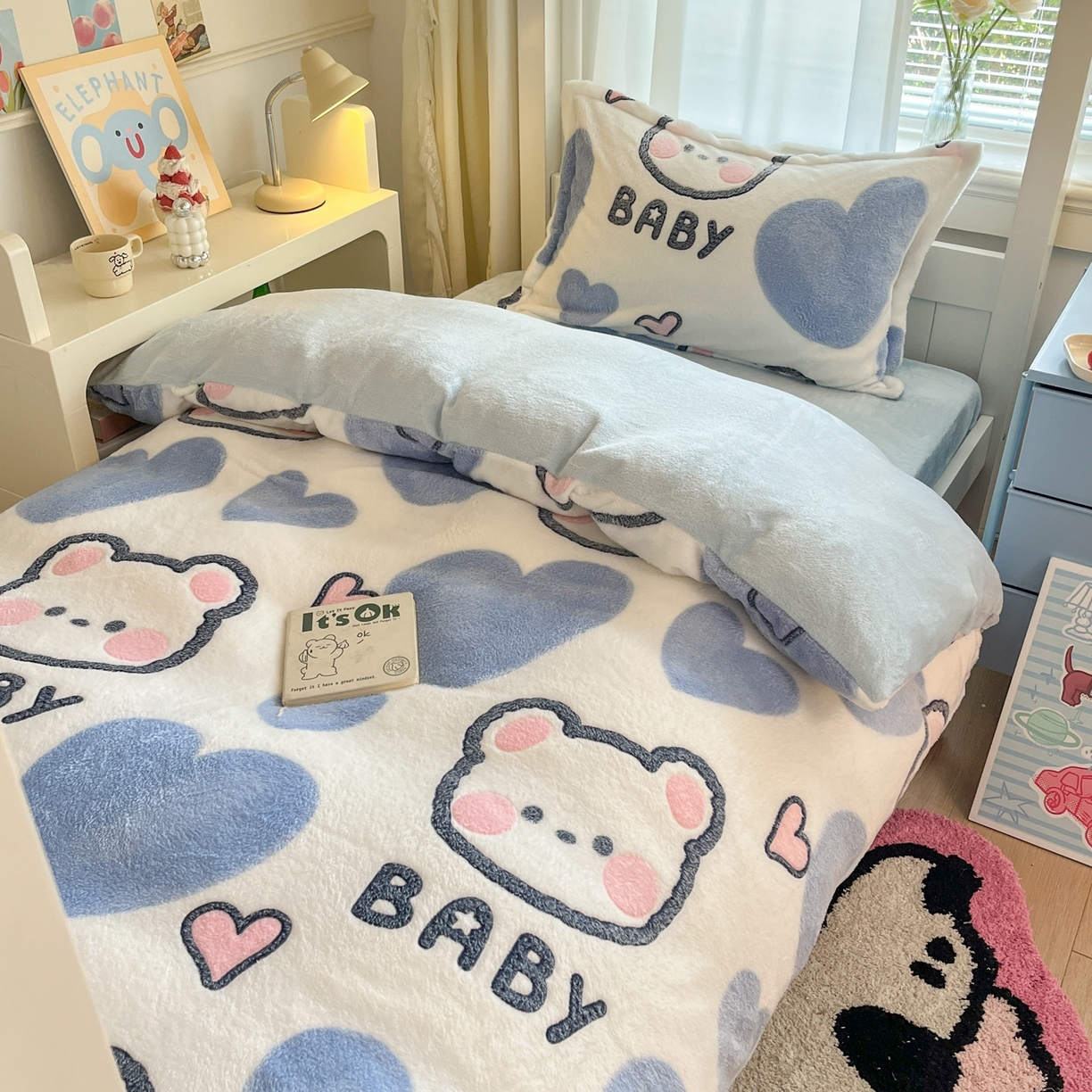 91家纺网 家纺一手货源 找家纺 川悦生活 2025新款立体雪花绒印花四件套学生床系列一场景二 可爱熊