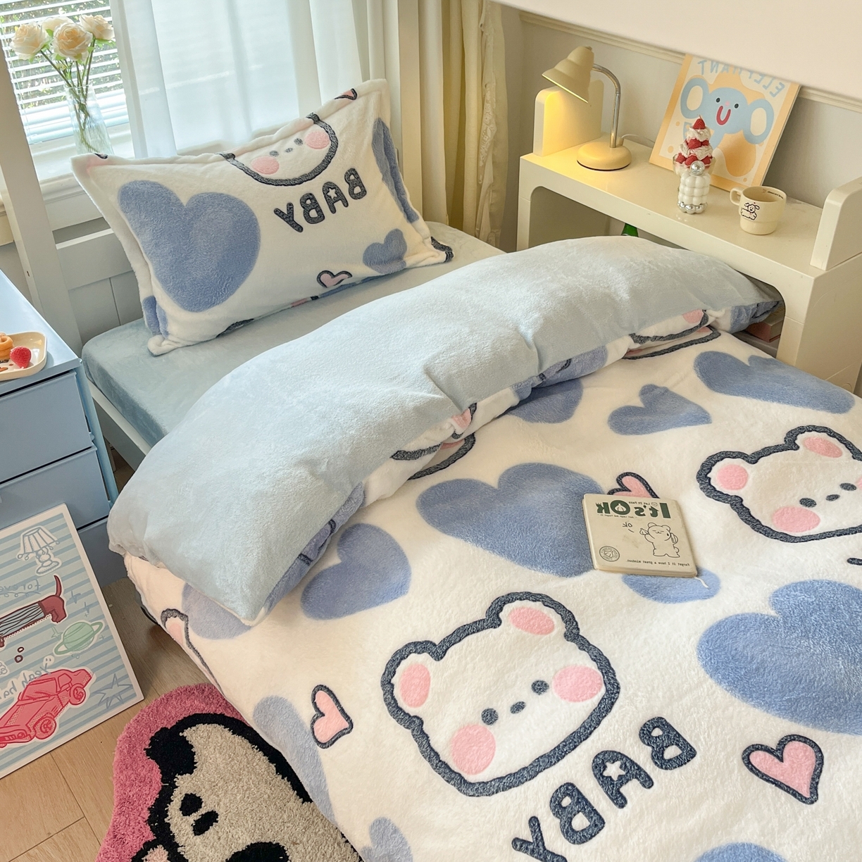 91家纺网 家纺一手货源 找家纺 川悦生活 2025新款立体雪花绒印花四件套学生床系列一场景二 可爱熊
