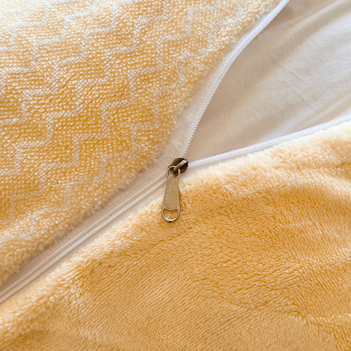 91家纺网 家纺一手货源 找家纺 蓝极人 2025新款色织阳离子提花牛奶绒四件套 色织-鹅黄