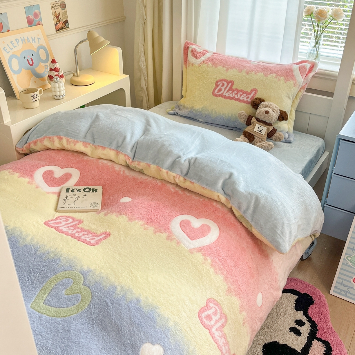 91家纺网 家纺一手货源 找家纺 川悦生活 2025新款立体雪花绒印花四件套学生床系列一场景二 彩虹爱语蓝