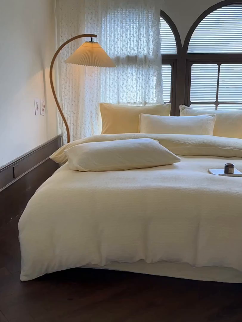 91家纺网 家纺一手货源 找家纺 蓝极人 2025新款色织阳离子提花牛奶绒四件套 色织-鹅黄