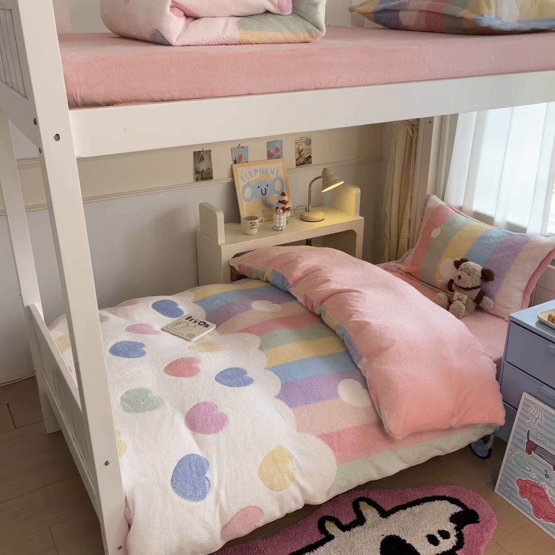 91家纺网 家纺一手货源 找家纺 川悦生活 2025新款立体雪花绒印花四件套学生床系列一场景二 彩虹爱心粉