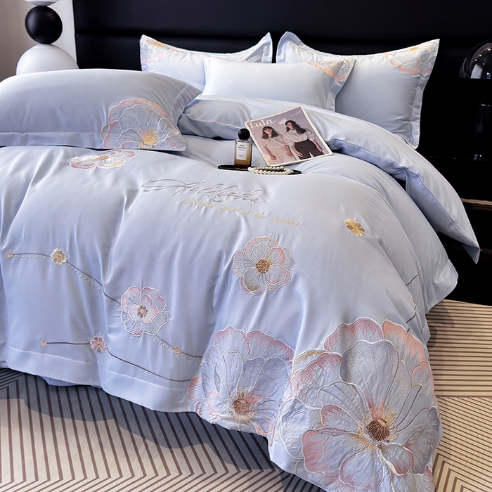 91家纺网 家纺一手货源 找家纺 慕语家纺 2025新款亲肤棉刺绣四件套系列--维纳斯（专版花型） 维纳斯--云水蓝