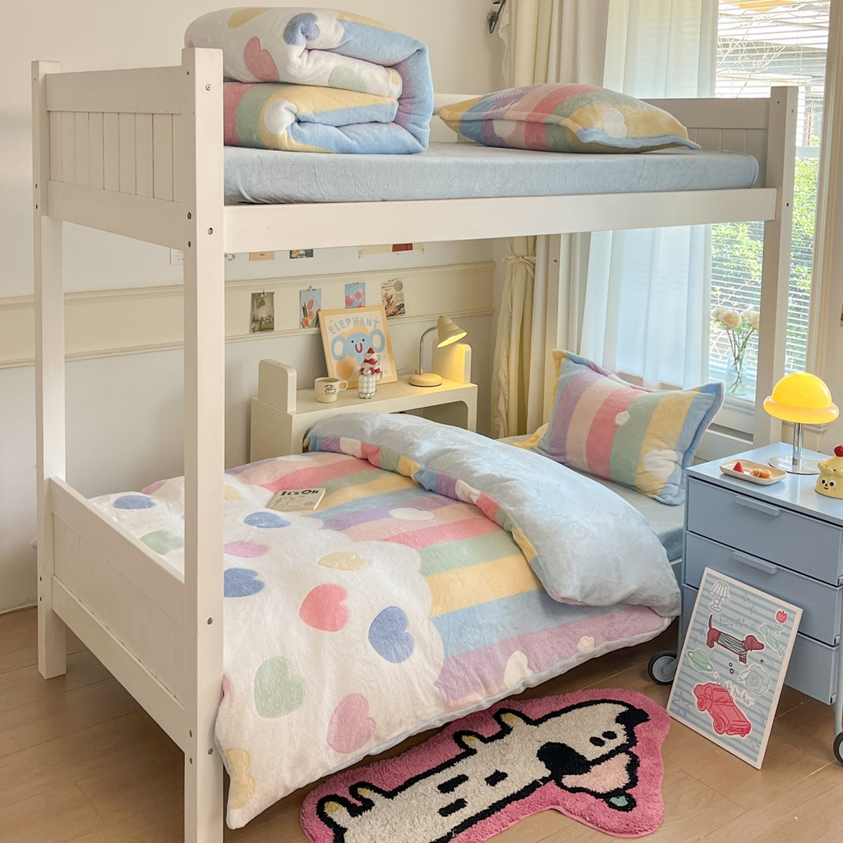 91家纺网 家纺一手货源 找家纺 川悦生活 2025新款立体雪花绒印花四件套学生床系列一场景二 彩虹爱心蓝