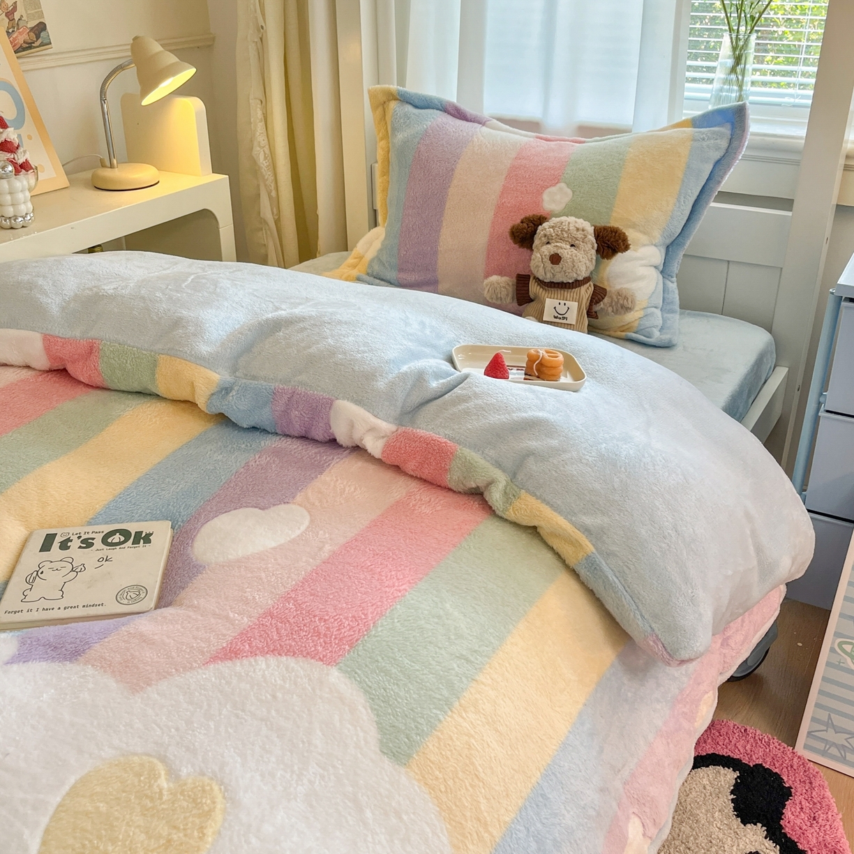 91家纺网 家纺一手货源 找家纺 川悦生活 2025新款立体雪花绒印花四件套学生床系列一场景二 彩虹爱心蓝