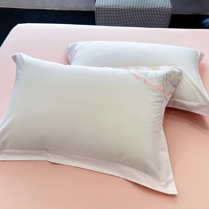 91家纺网 家纺一手货源 找家纺 慕语家纺 2025新款亲肤棉刺绣四件套系列--维纳斯（专版花型） 维纳斯--白桃