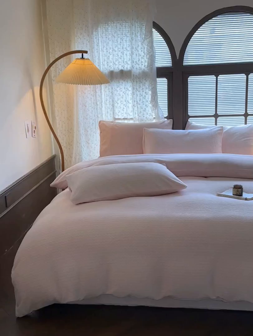 91家纺网 家纺一手货源 找家纺 蓝极人 2025新款色织阳离子提花牛奶绒四件套 色织-桃粉