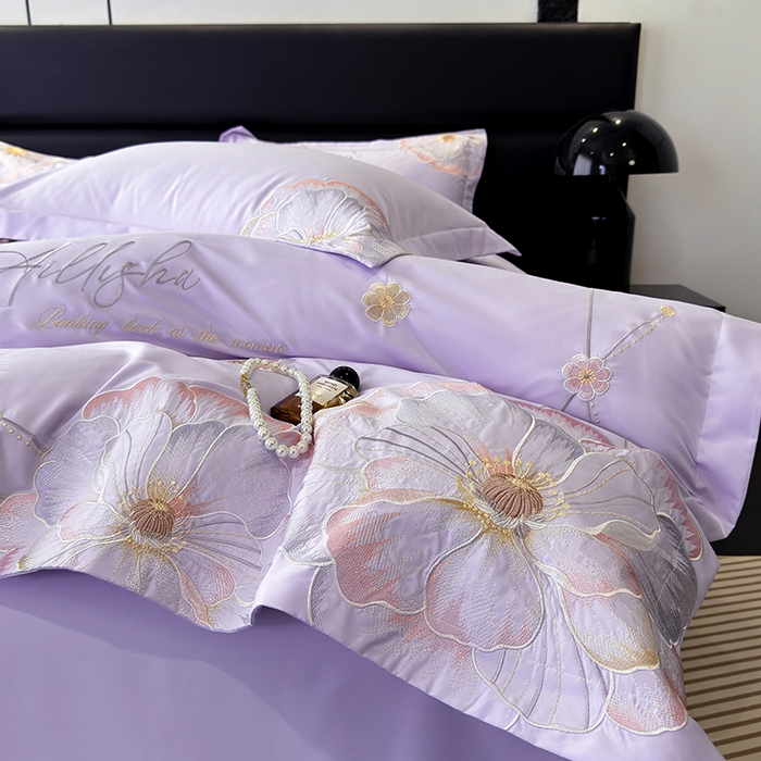 91家纺网 家纺一手货源 找家纺 慕语家纺 2025新款亲肤棉刺绣四件套系列--维纳斯（专版花型） 维纳斯--兰香紫