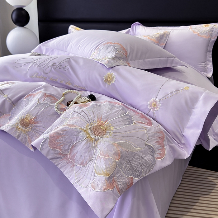 91家纺网 家纺一手货源 找家纺 慕语家纺 2025新款亲肤棉刺绣四件套系列--维纳斯（专版花型） 维纳斯--兰香紫