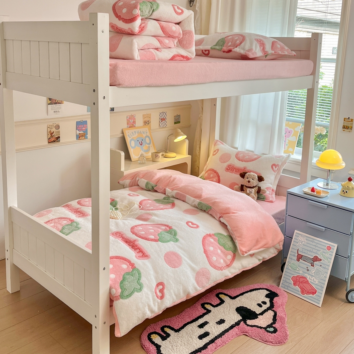 91家纺网 家纺一手货源 找家纺 川悦生活 2025新款立体雪花绒印花四件套学生床系列一场景二 啵啵草莓