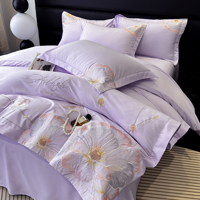 91家纺网 家纺一手货源 找家纺 慕语家纺 2025新款亲肤棉刺绣四件套系列--维纳斯（专版花型） 维纳斯--兰香紫