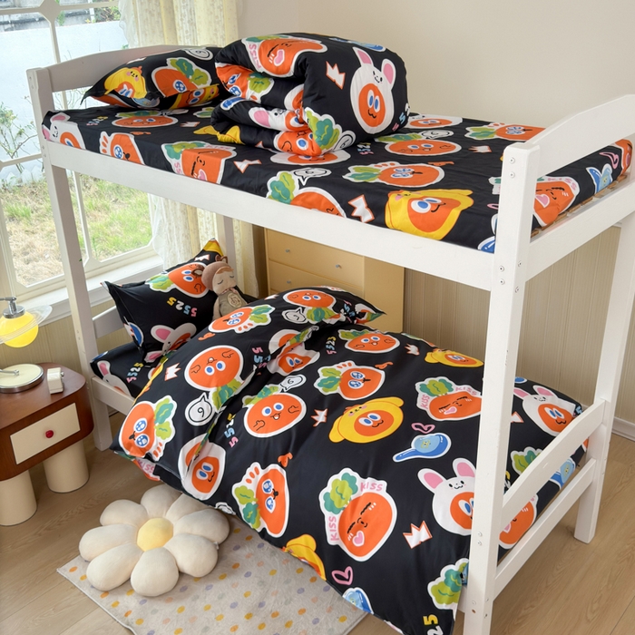 91家纺网 家纺一手货源 找家纺 乐居坊 2025新款开学季亲肤棉透气印花芦荟棉四件套（宿舍床） 胡萝卜兵