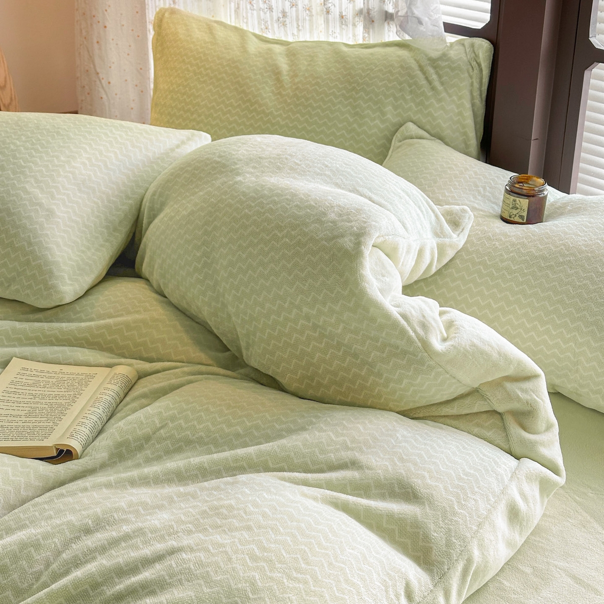 91家纺网 家纺一手货源 找家纺 蓝极人 2025新款色织阳离子提花牛奶绒四件套 色织-芽绿