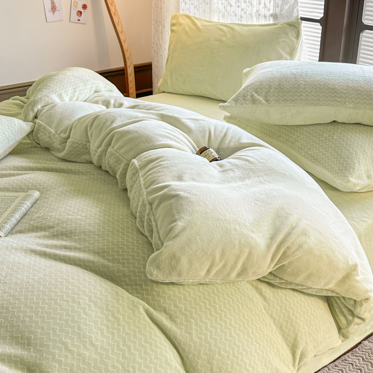 91家纺网 家纺一手货源 找家纺 蓝极人 2025新款色织阳离子提花牛奶绒四件套 色织-芽绿