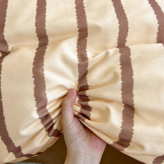 91家纺网 家纺一手货源 找家纺 忆生活 2025秋冬全棉加厚磨毛贝壳边四件套知简-咖