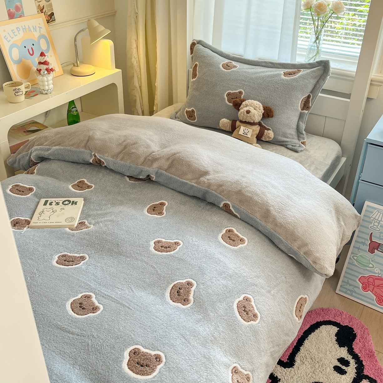 91家纺网 家纺一手货源 找家纺 川悦生活 2025新款立体雪花绒印花四件套学生床系列一场景二 波波熊