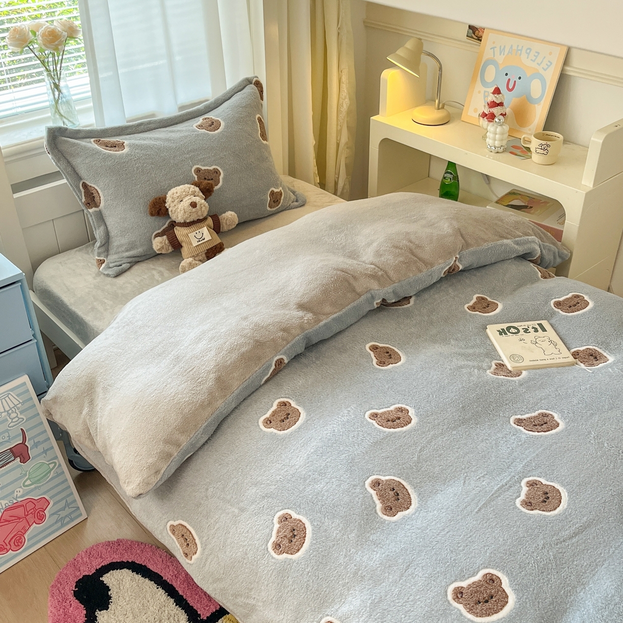 91家纺网 家纺一手货源 找家纺 川悦生活 2025新款立体雪花绒印花四件套学生床系列一场景二 波波熊