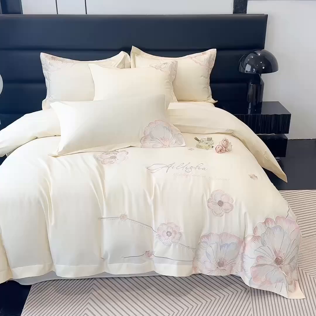 91家纺网 家纺一手货源 找家纺 慕语家纺 2025新款亲肤棉刺绣四件套系列--维纳斯（专版花型） 维纳斯--米霜白