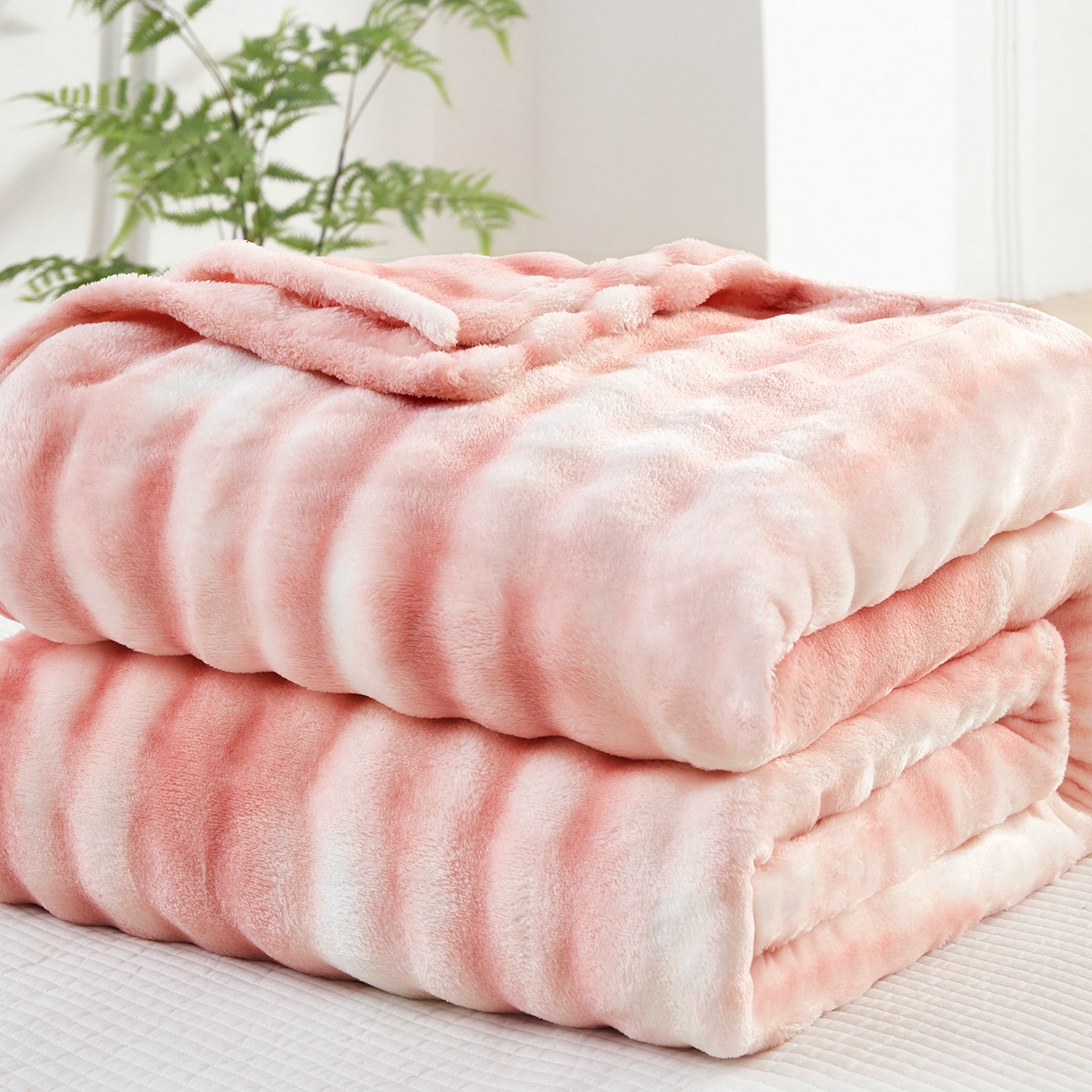 91家纺网 家纺一手货源 找家纺 悦织湾家纺 2025新款炫彩仿兔毛绒泡泡绒牛奶绒法兰绒毛毯休闲毯沙发盖毯跨境外贸出口专供 炫彩嫩粉