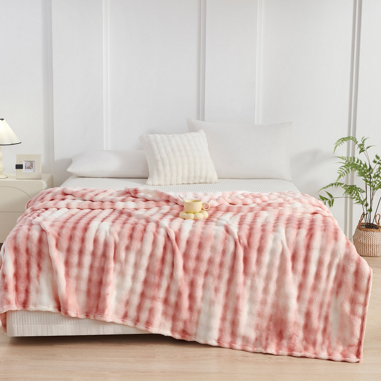 91家纺网 家纺一手货源 找家纺 悦织湾家纺 2025新款炫彩仿兔毛绒泡泡绒牛奶绒法兰绒毛毯休闲毯沙发盖毯跨境外贸出口专供 炫彩嫩粉