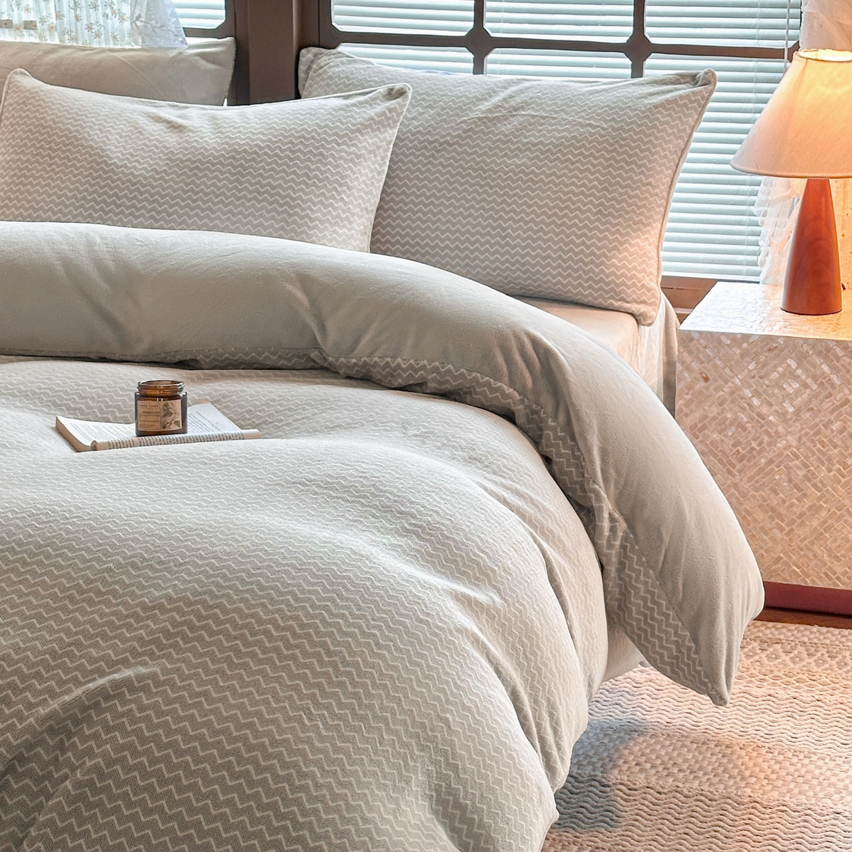 91家纺网 家纺一手货源 找家纺 蓝极人 2025新款色织阳离子提花牛奶绒四件套 色织-银灰