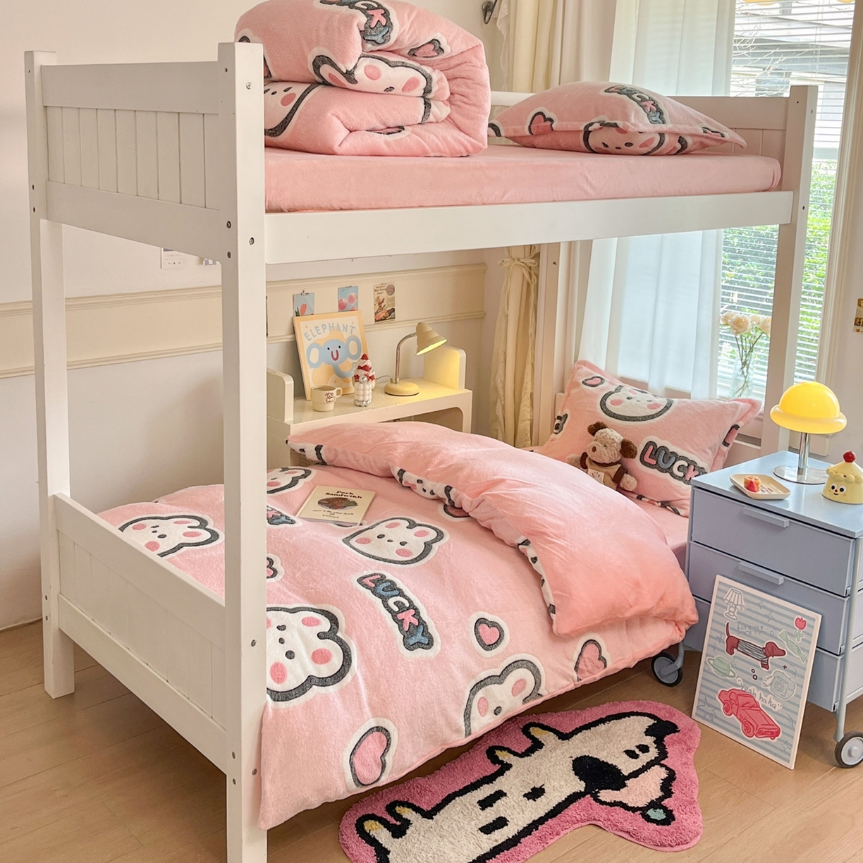 91家纺网 家纺一手货源 找家纺 川悦生活 2025新款立体雪花绒印花四件套学生床系列一场景二 爱米兔