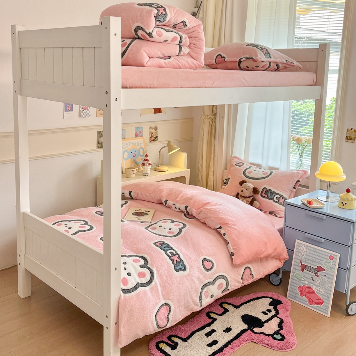 91家纺网 家纺一手货源 找家纺 川悦生活 2025新款立体雪花绒印花四件套学生床系列一场景二 爱米兔