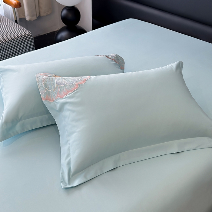 91家纺网 家纺一手货源 找家纺 慕语家纺 2025新款亲肤棉刺绣四件套系列--维纳斯（专版花型） 维纳斯--夏萤绿