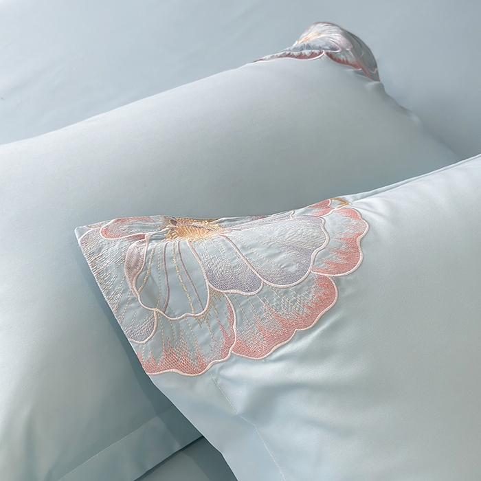 91家纺网 家纺一手货源 找家纺 慕语家纺 2025新款亲肤棉刺绣四件套系列--维纳斯（专版花型） 维纳斯--夏萤绿