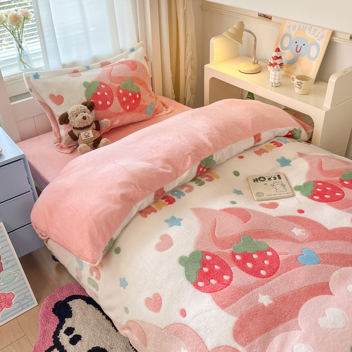 91家纺网 家纺一手货源 找家纺 川悦生活 2025新款立体雪花绒印花四件套学生床系列一场景二 冰激凌小熊