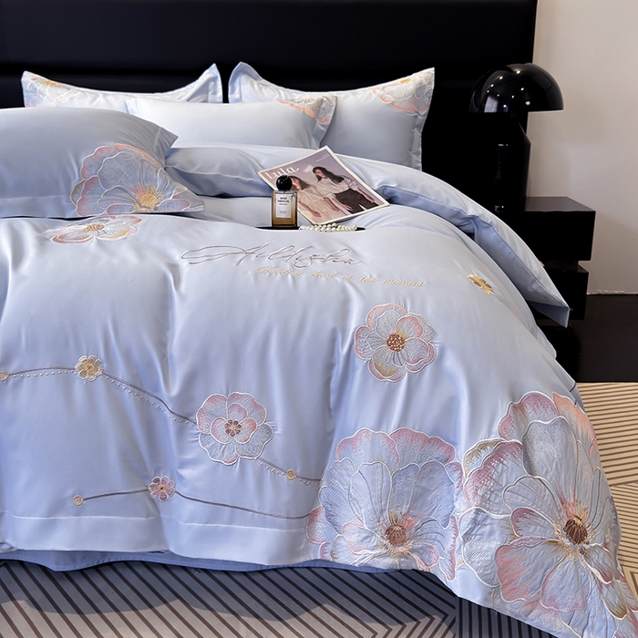 91家纺网 家纺一手货源 找家纺 慕语家纺 2025新款亲肤棉刺绣四件套系列--维纳斯（专版花型） 维纳斯--云水蓝