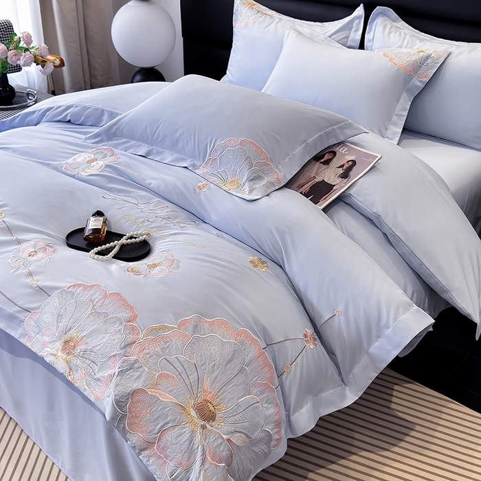 91家纺网 家纺一手货源 找家纺 慕语家纺 2025新款亲肤棉刺绣四件套系列--维纳斯（专版花型） 维纳斯--云水蓝