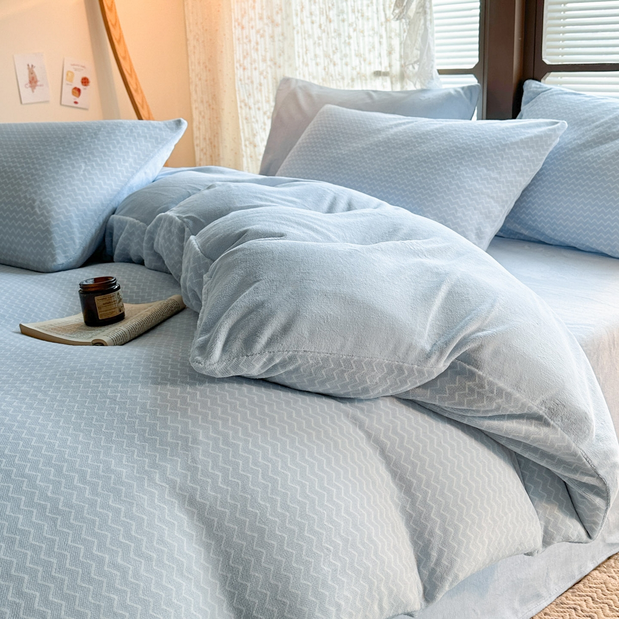 91家纺网 家纺一手货源 找家纺 蓝极人 2025新款色织阳离子提花牛奶绒四件套 色织-云蓝