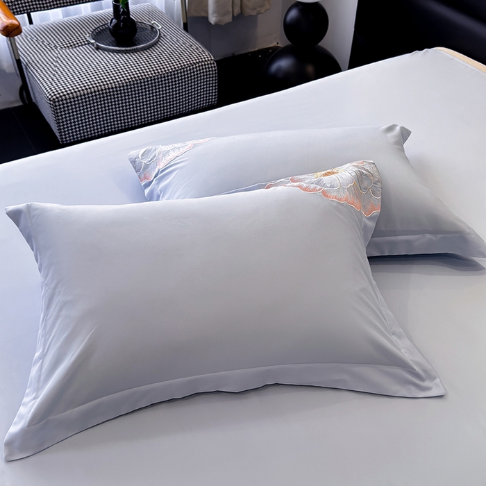 91家纺网 家纺一手货源 找家纺 慕语家纺 2025新款亲肤棉刺绣四件套系列--维纳斯（专版花型） 维纳斯--云水蓝