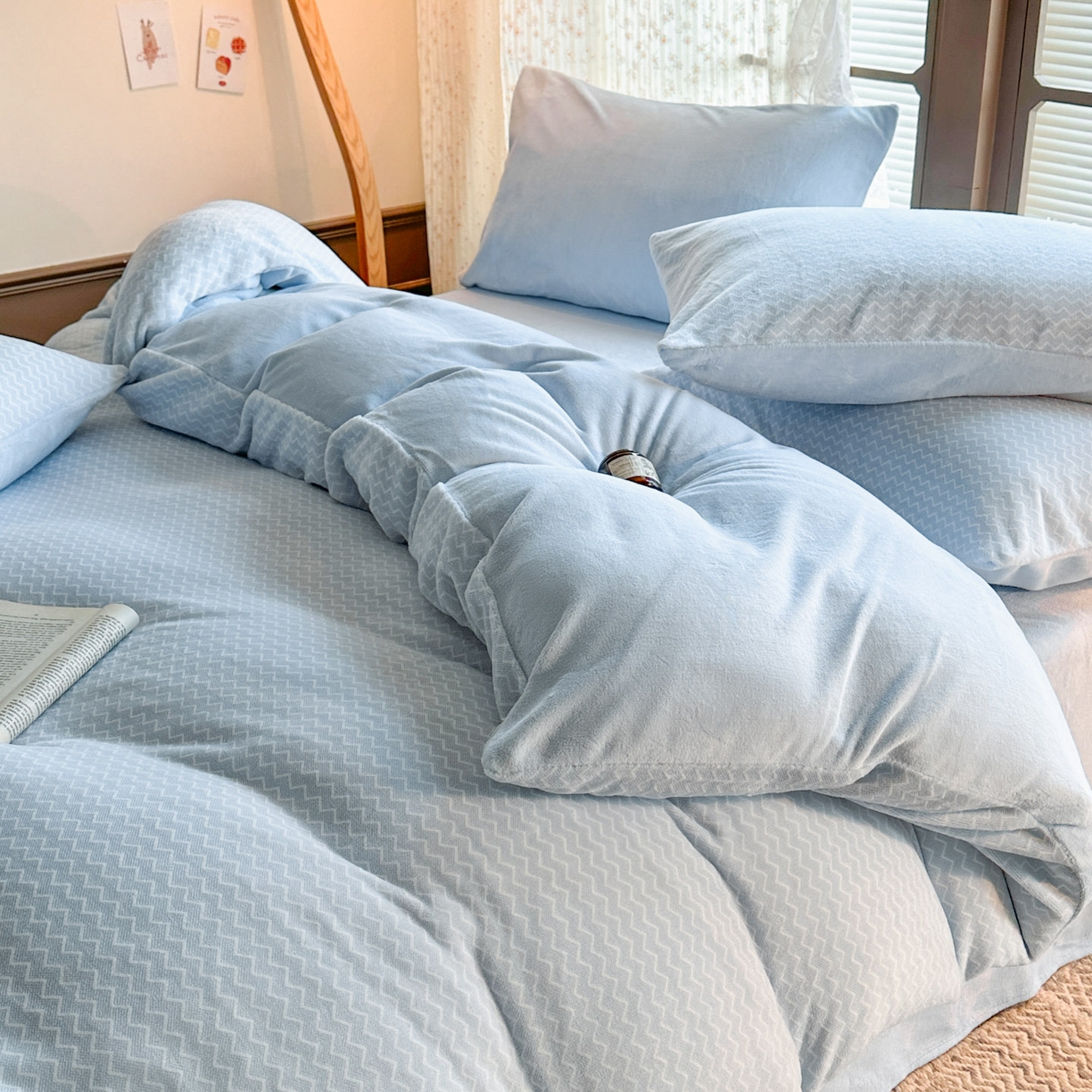 91家纺网 家纺一手货源 找家纺 蓝极人 2025新款色织阳离子提花牛奶绒四件套 色织-云蓝