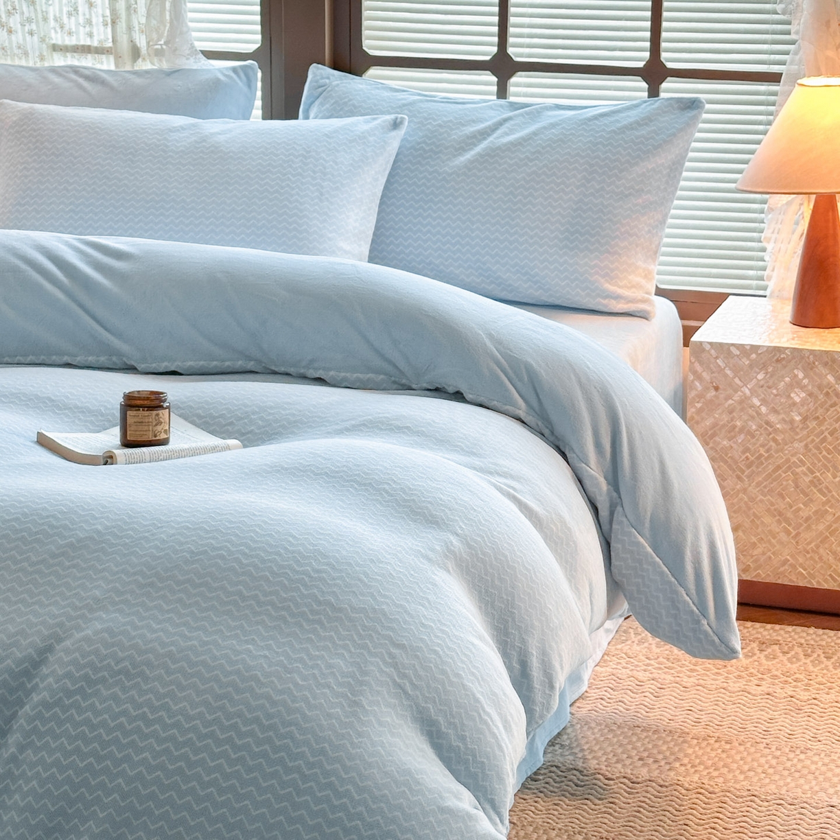 91家纺网 家纺一手货源 找家纺 蓝极人 2025新款色织阳离子提花牛奶绒四件套 色织-云蓝